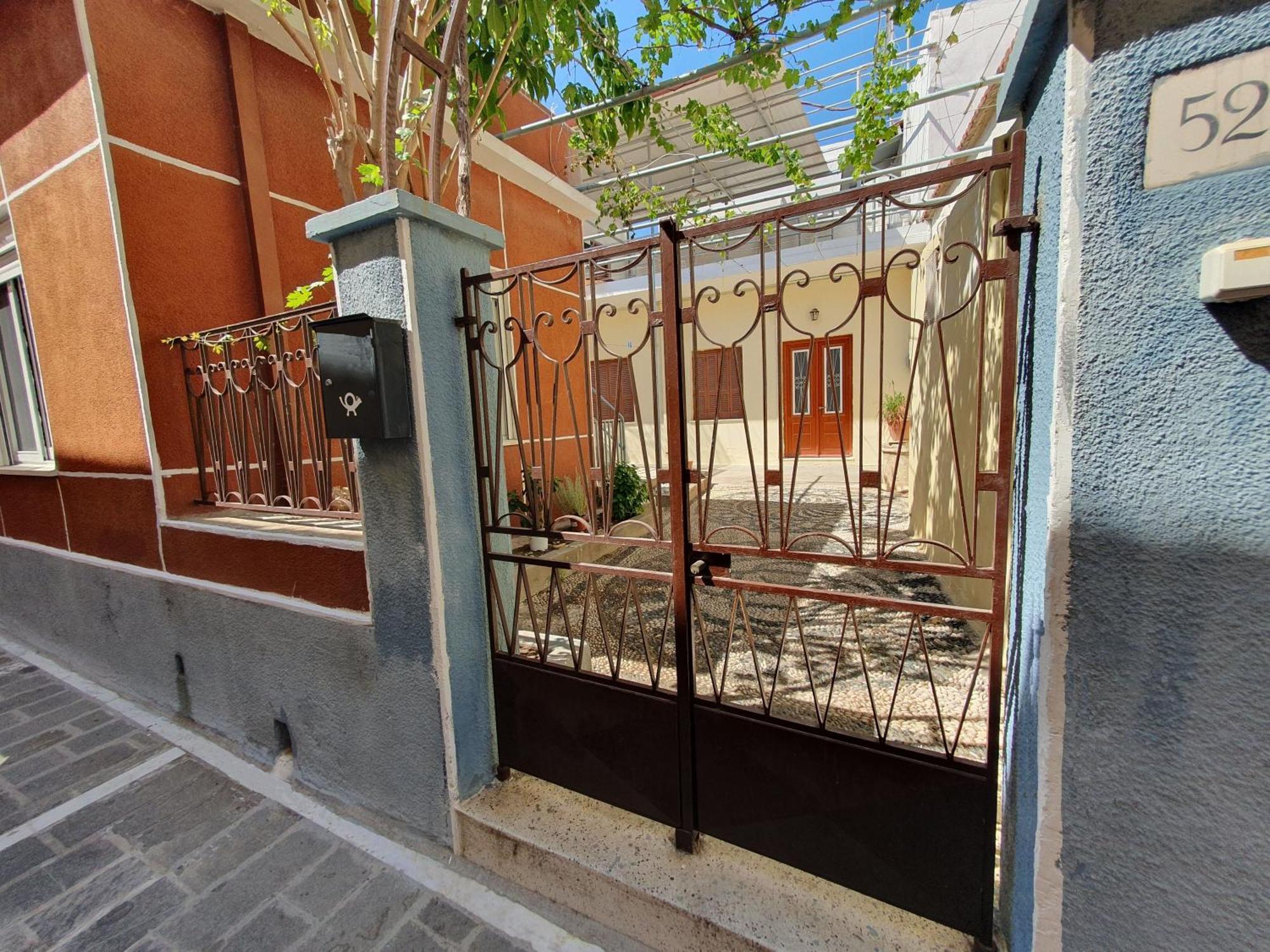 Yiannis Sokaki House *