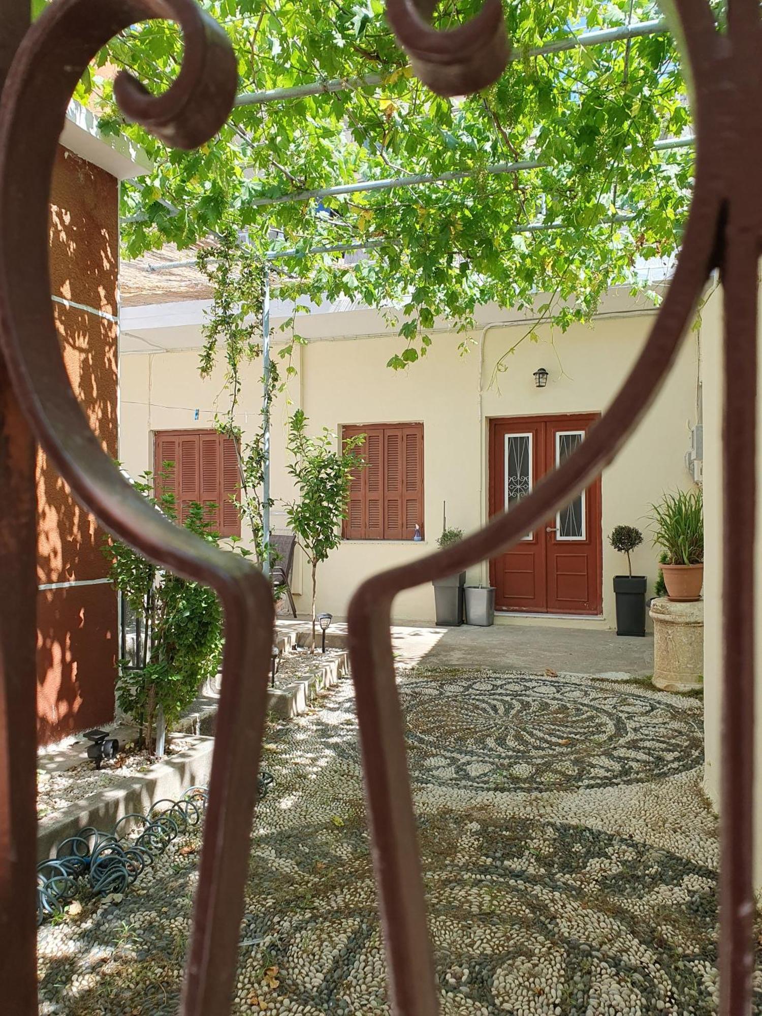 Yiannis Sokaki House *